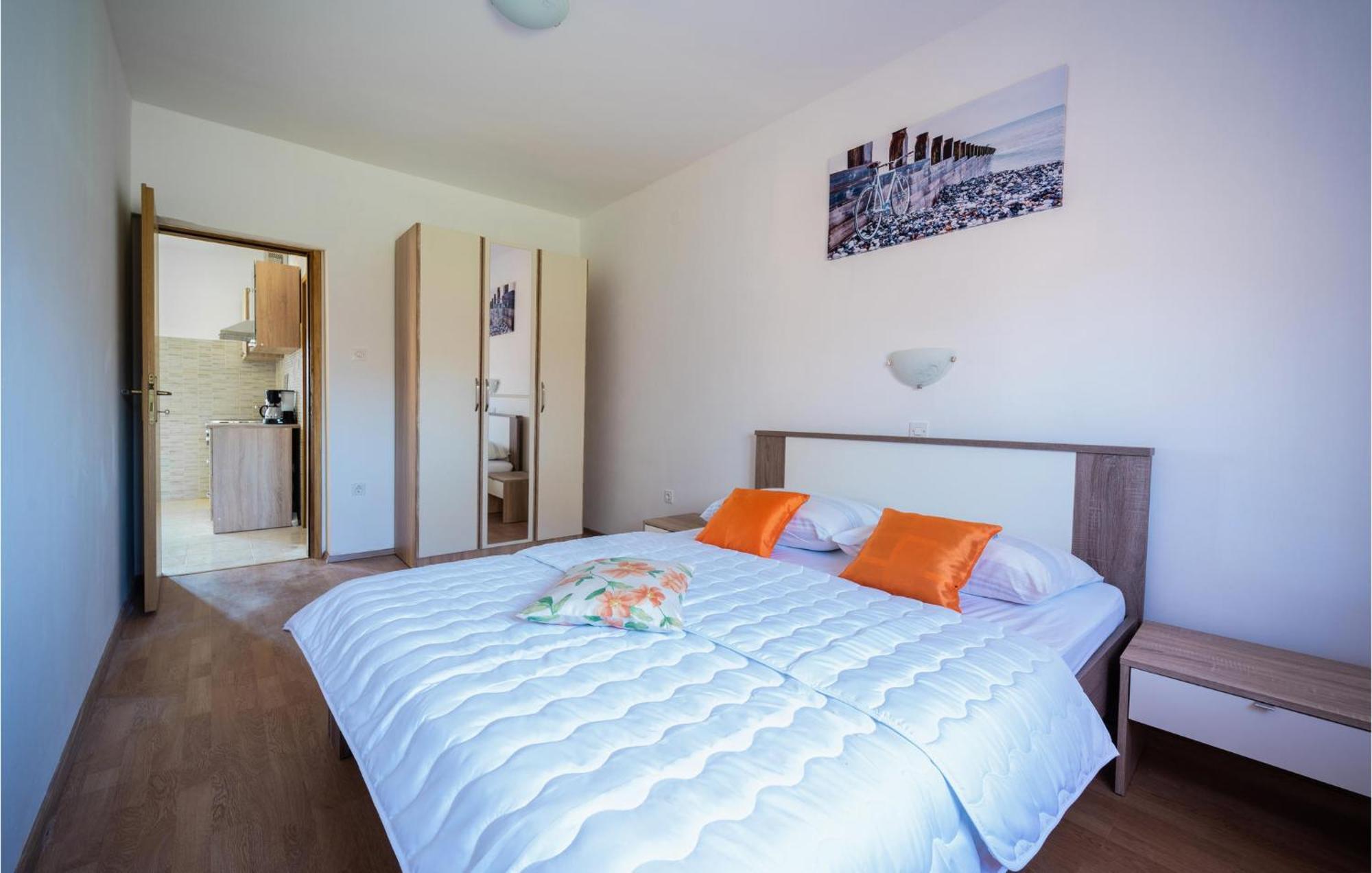 Beautiful Apartment In Krnica With Kitchen Екстериор снимка